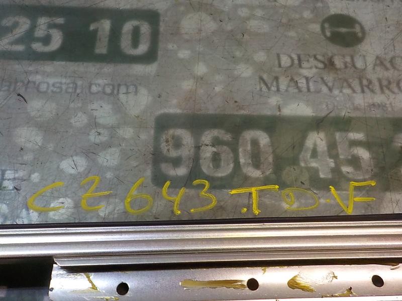 Recambio de cristal puerta trasero derecho para toyota yaris 1.0 cat referencia OEM IAM 681300D200  