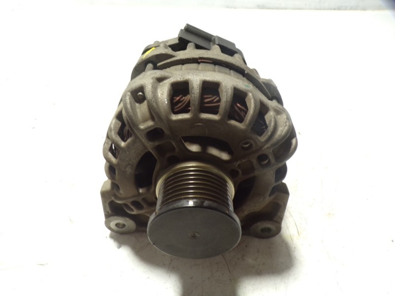 Recambio de alternador para dacia sandero 0.9 tce cat referencia OEM IAM 231000861R 231005079R F000BL0456