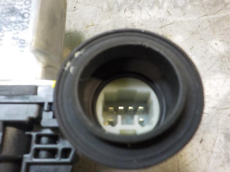 Recambio de elevalunas trasero derecho para toyota yaris 1.0 cat referencia OEM IAM 698300D220  