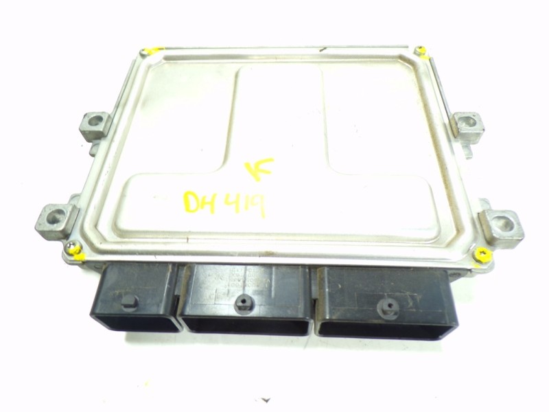 Recambio de centralita motor uce para dacia sandero 0.9 tce cat referencia OEM IAM 237103008R 237102806R 