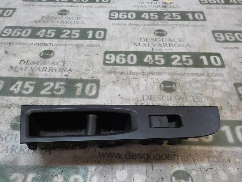 Recambio de mando elevalunas delantero derecho para toyota yaris 1.0 cat referencia OEM IAM 848100D030  