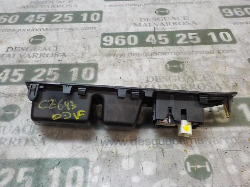 Recambio de mando elevalunas delantero derecho para toyota yaris 1.0 cat referencia OEM IAM 848100D030  