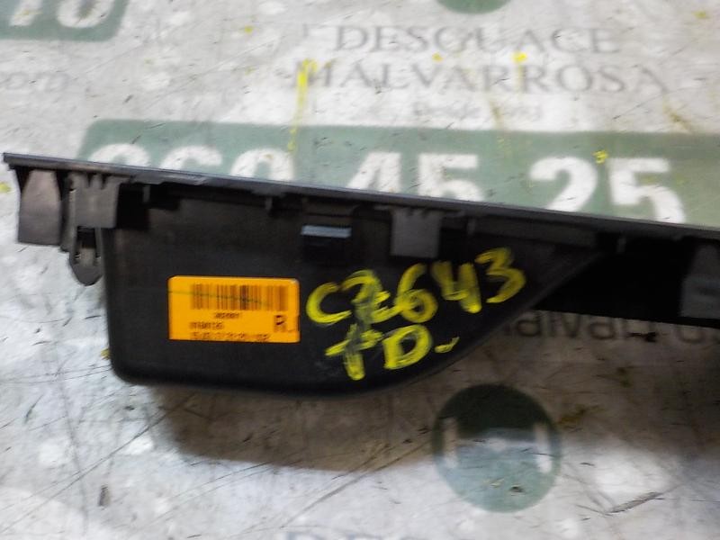 Recambio de mando elevalunas trasero derecho para toyota yaris 1.0 cat referencia OEM IAM 848100D030  