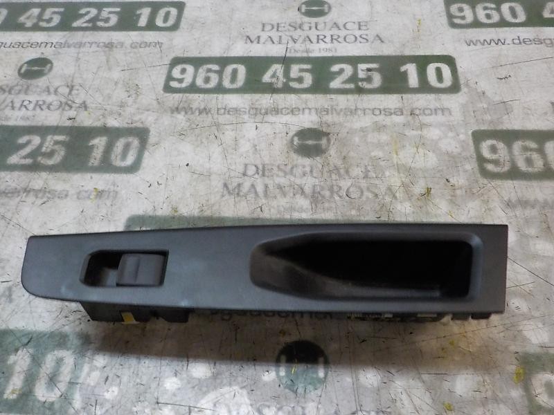 Recambio de mando elevalunas trasero izquierdo para toyota yaris 1.0 cat referencia OEM IAM 848100D030  