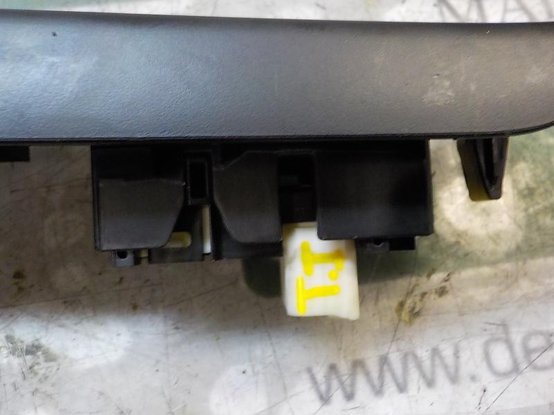 Recambio de mando elevalunas trasero izquierdo para toyota yaris 1.0 cat referencia OEM IAM 848100D030  