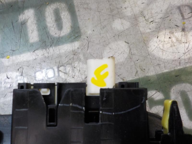 Recambio de mando elevalunas trasero izquierdo para toyota yaris 1.0 cat referencia OEM IAM 848100D030  