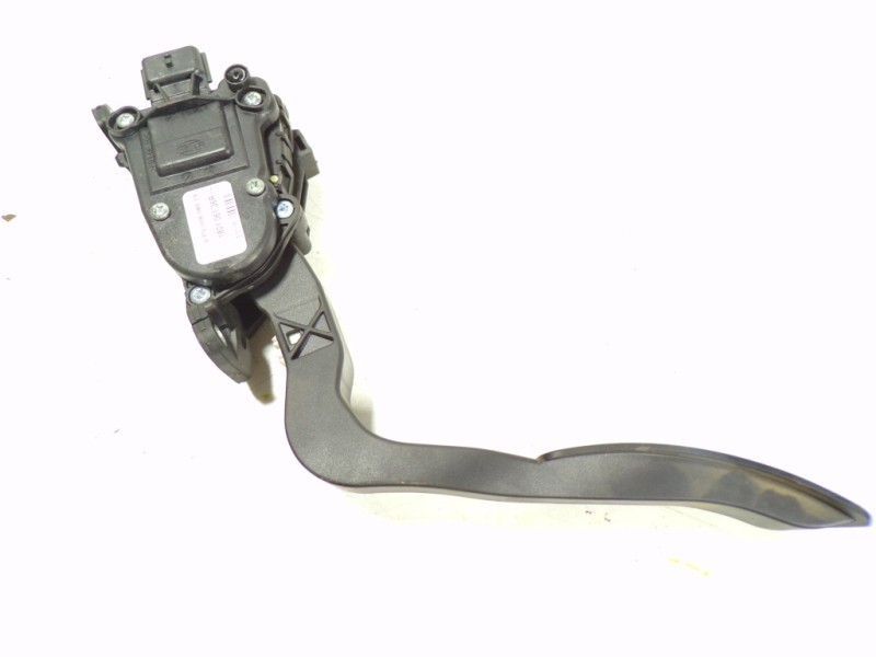 Recambio de potenciometro pedal para dacia sandero 0.9 tce cat referencia OEM IAM 180106136R 180106136 