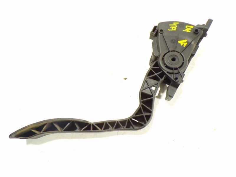 Recambio de potenciometro pedal para dacia sandero 0.9 tce cat referencia OEM IAM 180106136R 180106136 