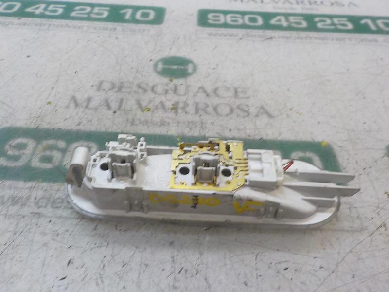 Recambio de piloto interior para dacia dokker express ambiance referencia OEM IAM 8200074362  