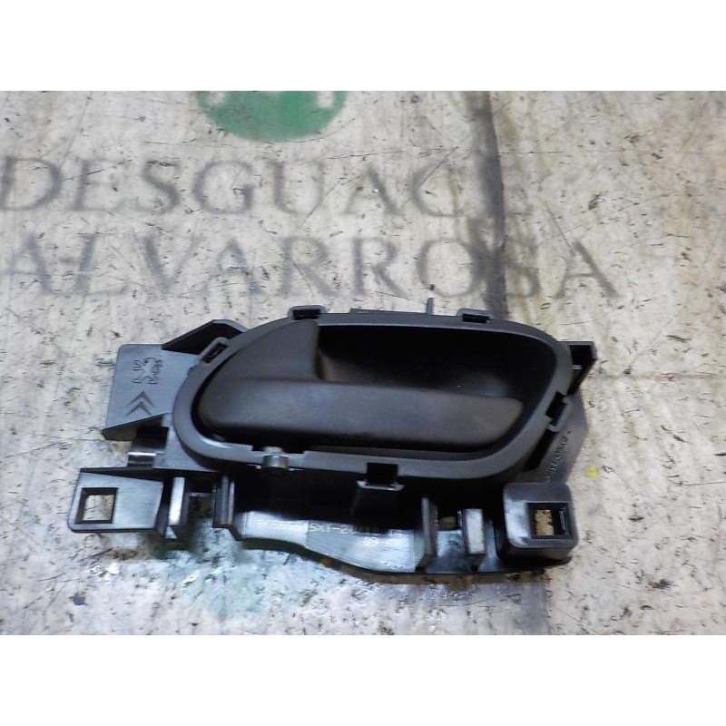 Recambio de maneta interior delantera derecha para peugeot partner kombi 1.6 16v hdi cat referencia OEM IAM   
