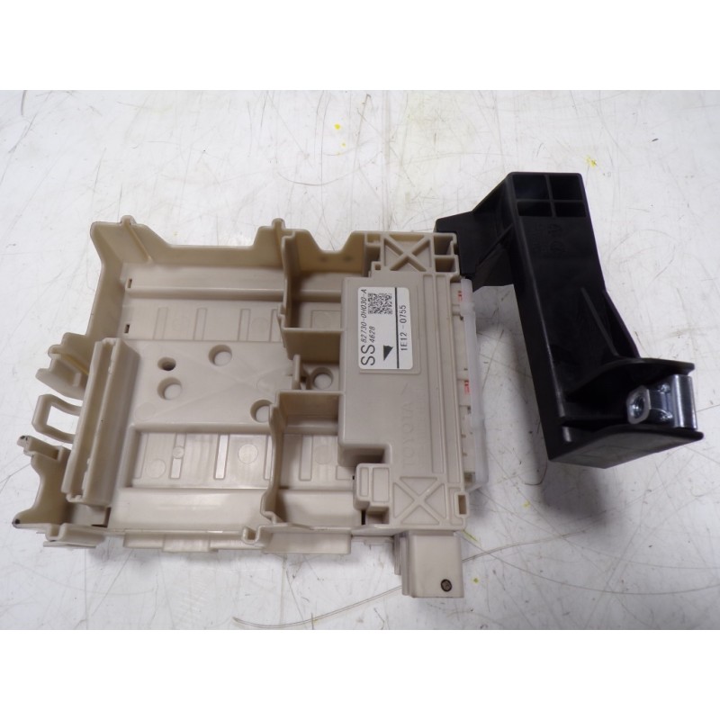 Recambio de caja reles / fusibles para toyota aygo 1.0 vvti referencia OEM IAM 827300H030 827300H030 