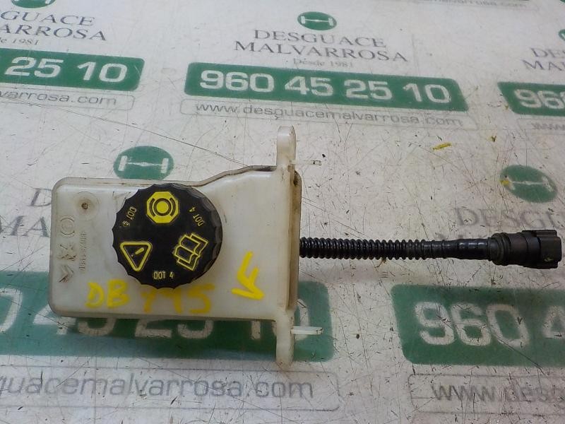 Recambio de deposito servo para peugeot 308 business line referencia OEM IAM 9807651580  