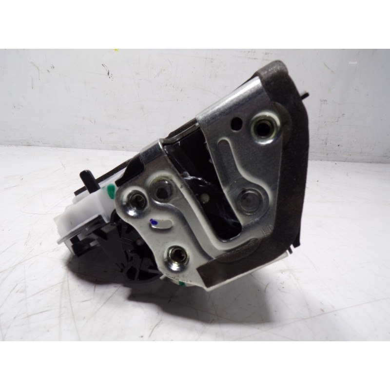 Recambio de cerradura puerta trasera derecha para toyota aygo 1.0 vvti referencia OEM IAM 6905002391  