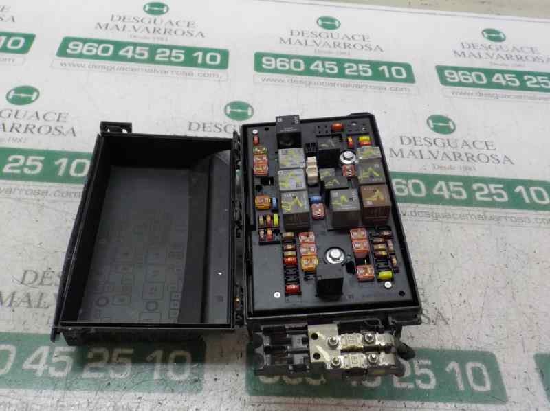 Recambio de caja reles / fusibles para opel astra j lim. 2.0 16v cdti referencia OEM IAM 13343767  