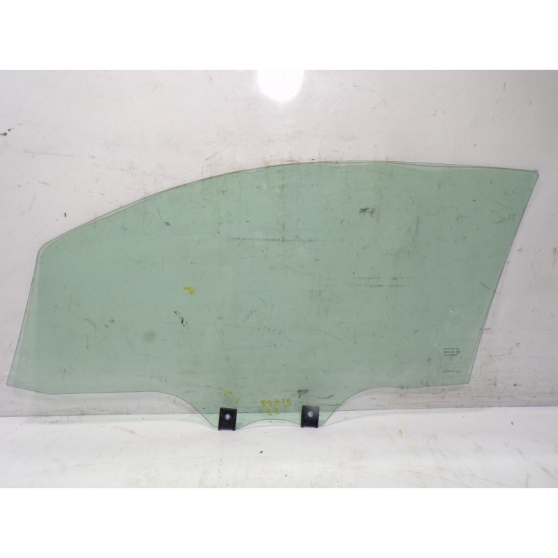 Recambio de cristal puerta delantero derecho para toyota aygo 1.0 vvti referencia OEM IAM 681110H030  