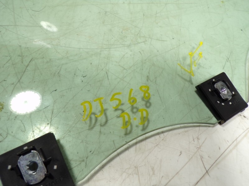 Recambio de cristal puerta delantero derecho para toyota aygo 1.0 vvti referencia OEM IAM 681110H030  