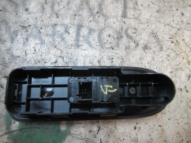 Recambio de mando elevalunas delantero derecho para peugeot 308 sport referencia OEM IAM 649029  