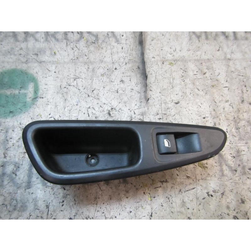 Recambio de mando elevalunas trasero izquierdo para peugeot 308 sport referencia OEM IAM 649031  