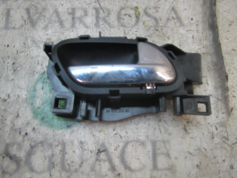 Recambio de maneta interior delantera derecha para peugeot 308 sport referencia OEM IAM 9144C8  
