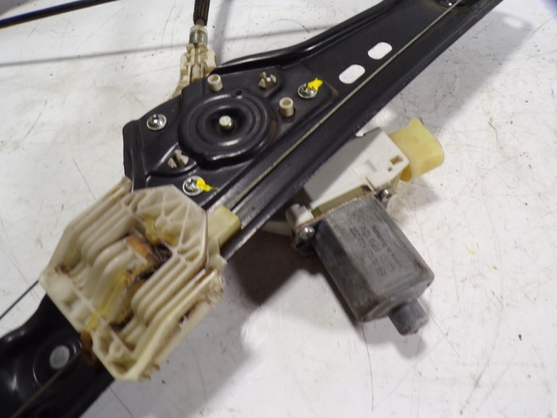 Recambio de elevalunas delantero derecho para bmw serie 3 berlina (e90) 2.0 cat referencia OEM IAM 51337140588 6927028 