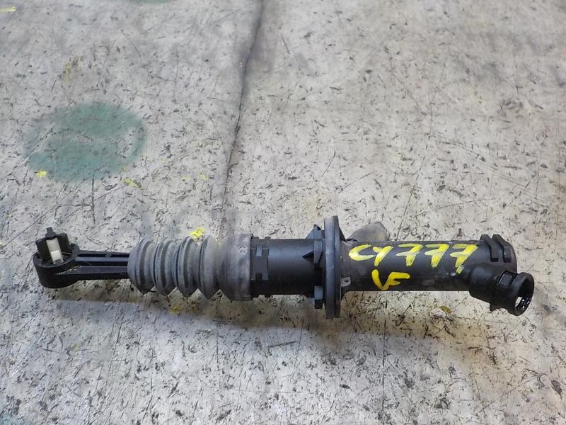 Recambio de bomba embrague para renault megane iii sport tourer expression referencia OEM IAM 306109084R  