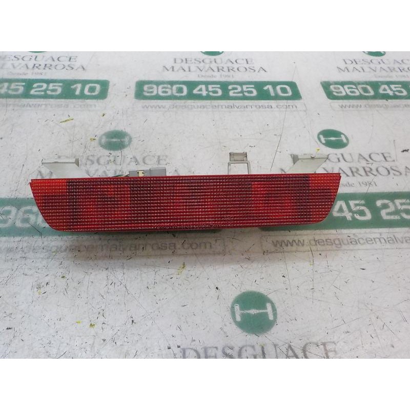 Recambio de piloto trasero central para toyota land cruiser (j9) d4-d vx (3-ptas.) referencia OEM IAM   