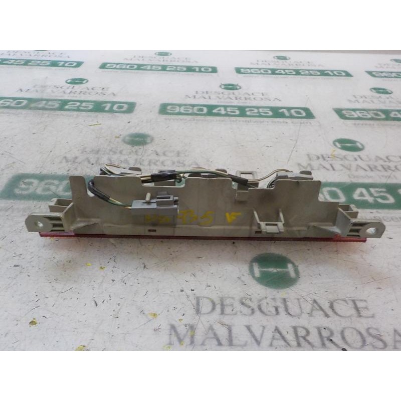 Recambio de piloto trasero central para toyota land cruiser (j9) d4-d vx (3-ptas.) referencia OEM IAM   