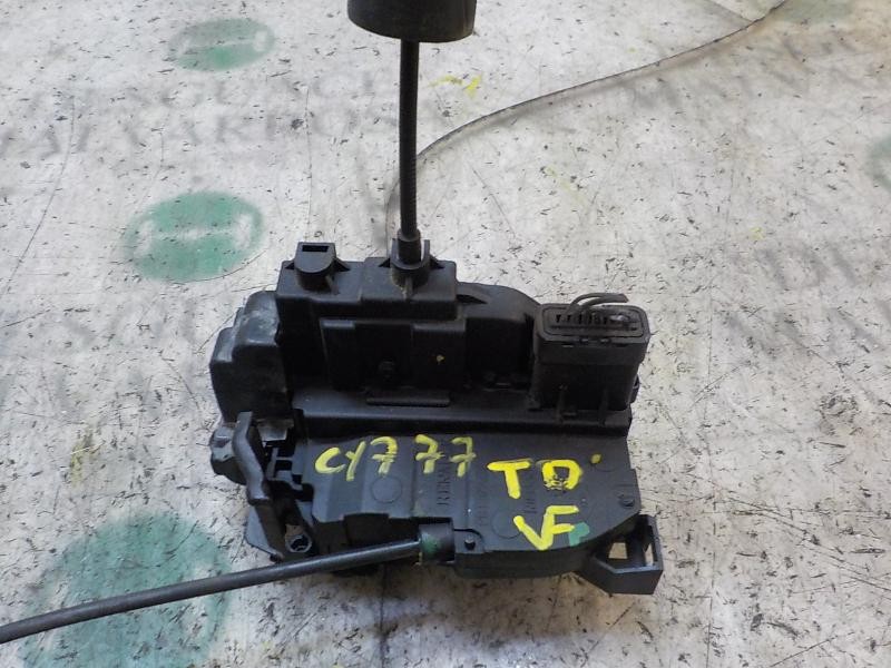 Recambio de cerradura puerta trasera derecha para renault megane iii sport tourer expression referencia OEM IAM 825028873R  