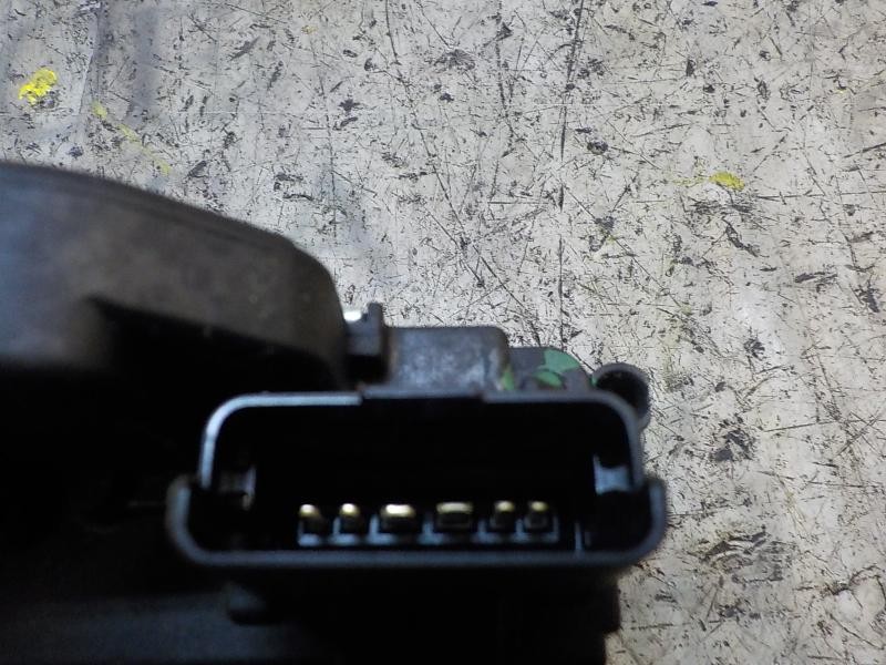 Recambio de cerradura puerta trasera derecha para renault megane iii sport tourer expression referencia OEM IAM 825028873R  