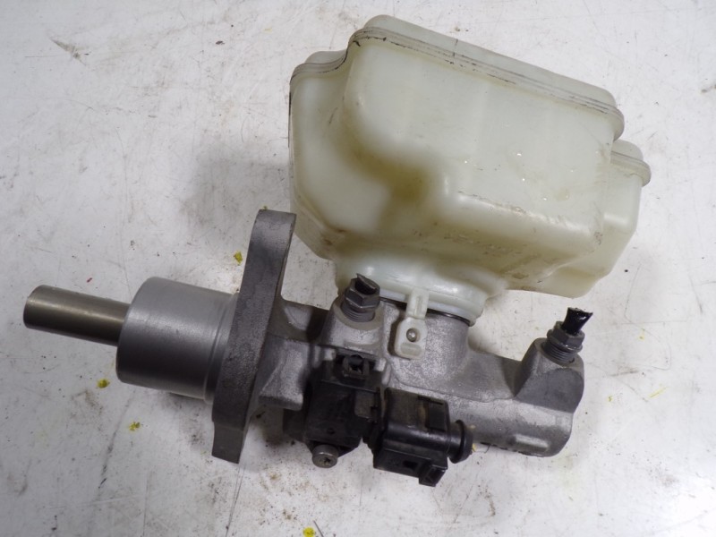 Recambio de bomba freno para skoda yeti 1.2 tsi referencia OEM IAM 1K1614019K  