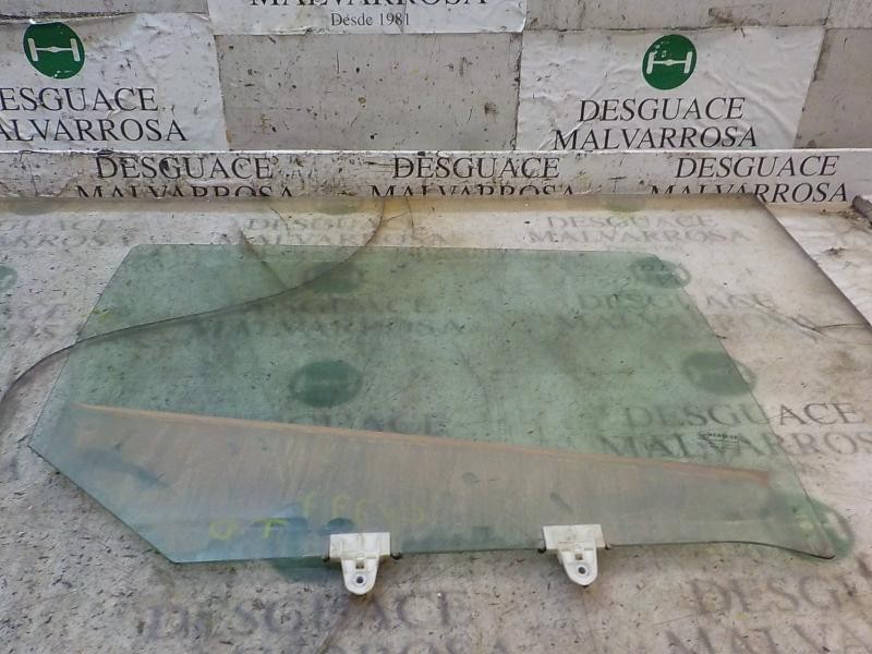 Recambio de cristal puerta trasero derecho para renault megane iii sport tourer expression referencia OEM IAM 823000026R  