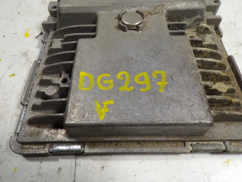 Recambio de centralita motor uce para skoda yeti 1.2 tsi referencia OEM IAM 03F906070JH 03F906070JH 5WP44898