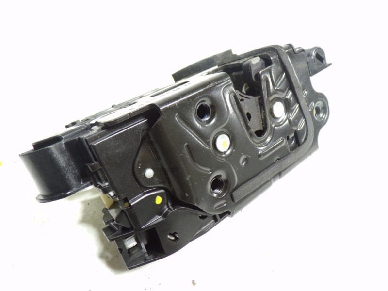 Recambio de cerradura puerta delantera derecha para skoda yeti 1.2 tsi referencia OEM IAM 5K1837016C 5E1837016A 