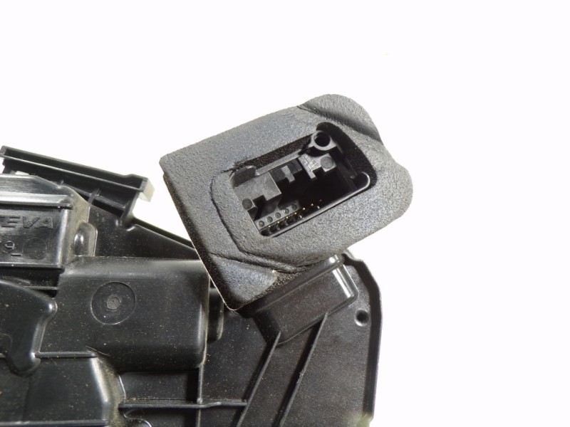 Recambio de cerradura puerta delantera derecha para skoda yeti 1.2 tsi referencia OEM IAM 5K1837016C 5E1837016A 