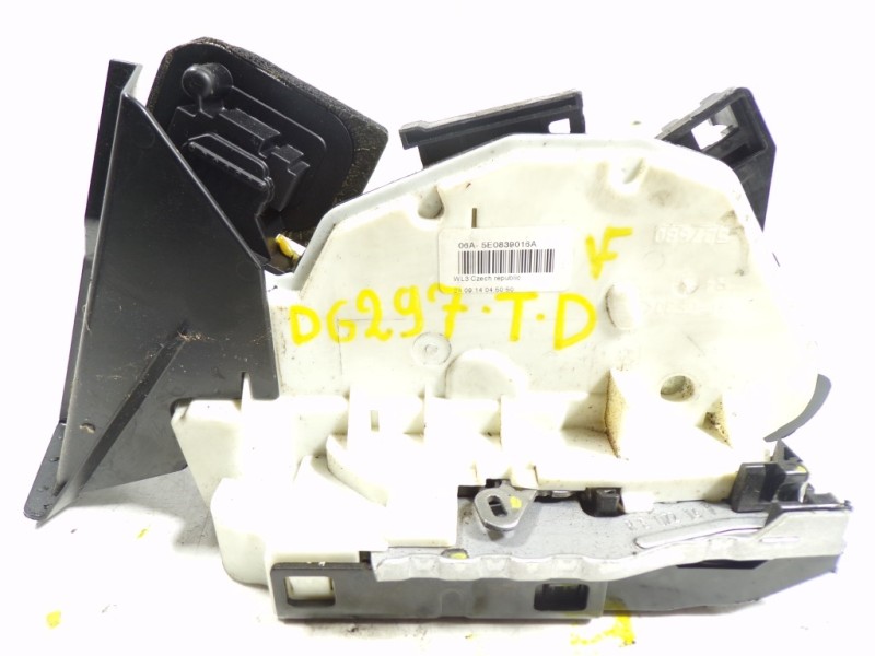 Recambio de cerradura puerta trasera derecha para skoda yeti 1.2 tsi referencia OEM IAM 5K4839016Q 5E0839016A 