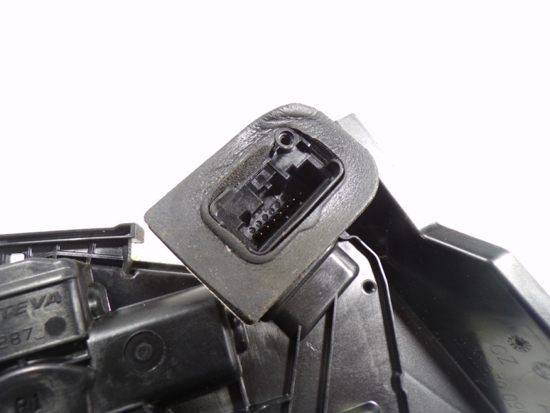 Recambio de cerradura puerta trasera derecha para skoda yeti 1.2 tsi referencia OEM IAM 5K4839016Q 5E0839016A 