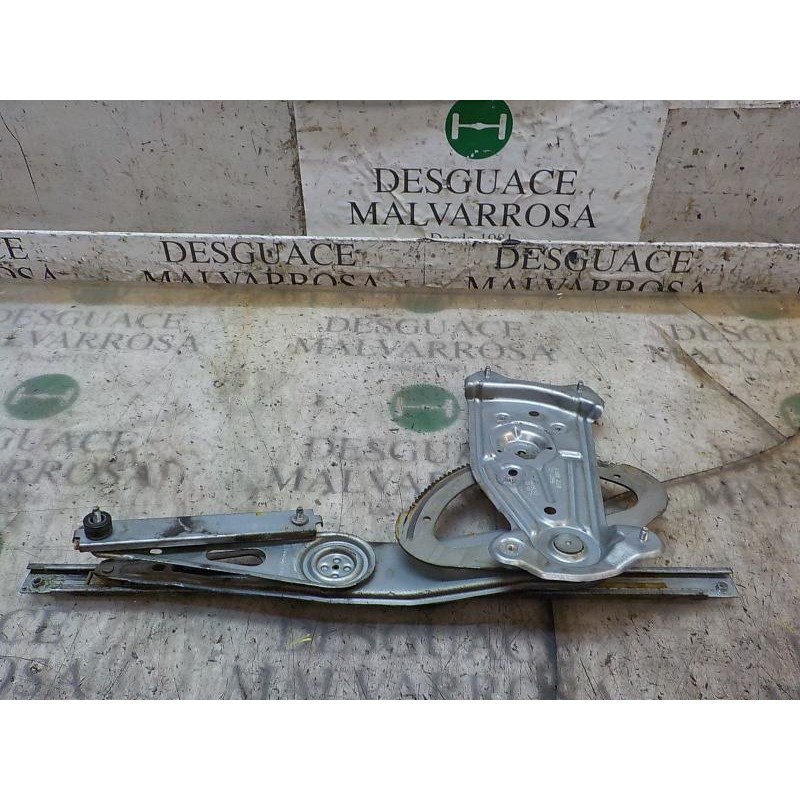 Recambio de elevalunas delantero derecho para renault megane iii sport tourer expression referencia OEM IAM 807203154R  