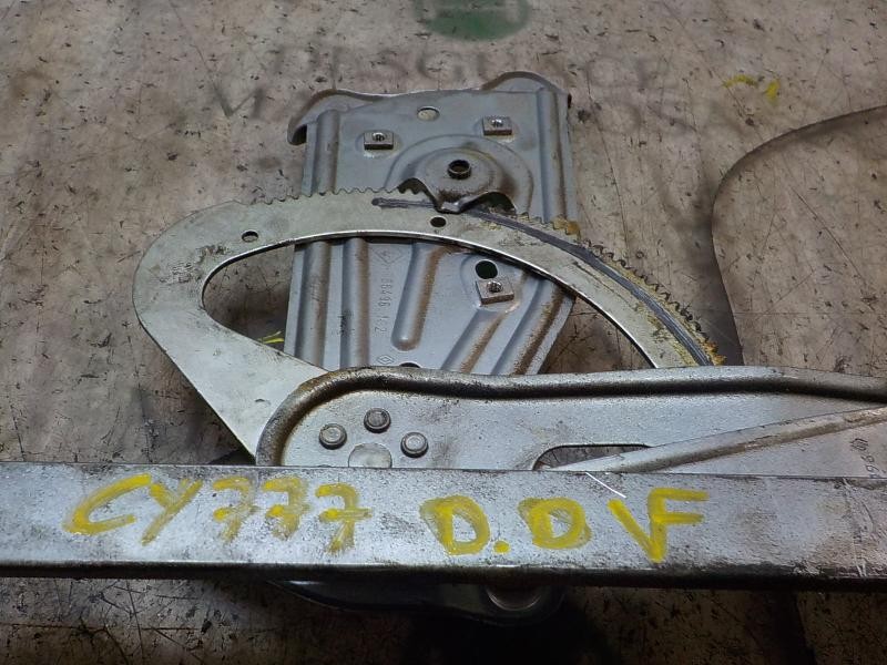 Recambio de elevalunas delantero derecho para renault megane iii sport tourer expression referencia OEM IAM 807203154R  