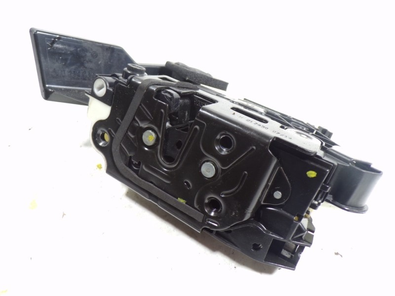 Recambio de cerradura puerta trasera izquierda para skoda yeti 1.2 tsi referencia OEM IAM 5K4839015Q 5E0839015A 