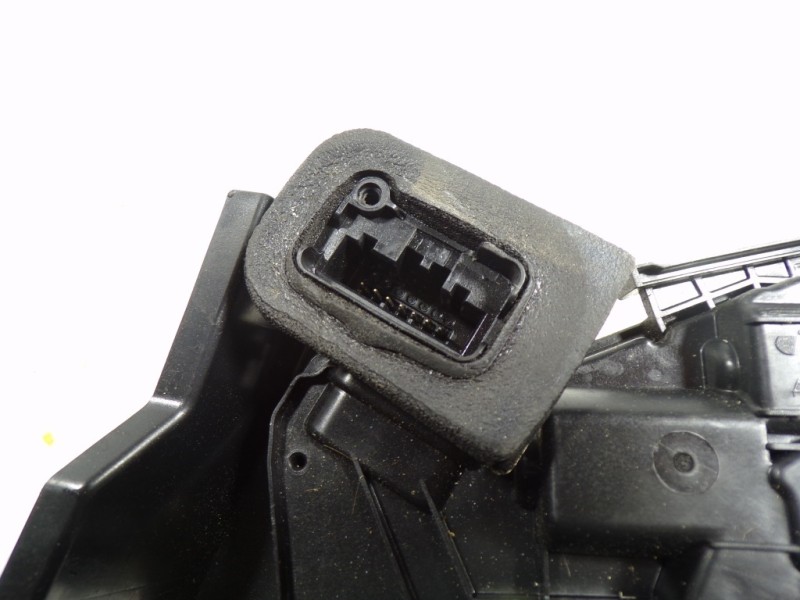 Recambio de cerradura puerta trasera izquierda para skoda yeti 1.2 tsi referencia OEM IAM 5K4839015Q 5E0839015A 