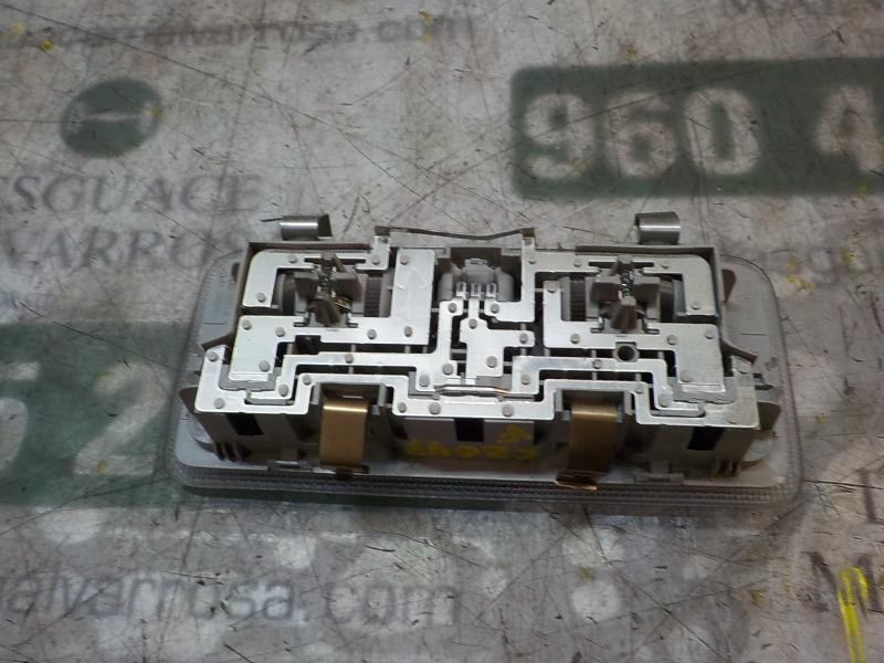 Recambio de piloto interior para toyota yaris 1.0 cat referencia OEM IAM 812600D070B0  