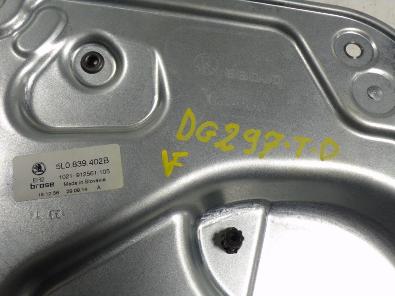 Recambio de elevalunas trasero derecho para skoda yeti 1.2 tsi referencia OEM IAM 5L0839462A 5L0839402B 102191256105