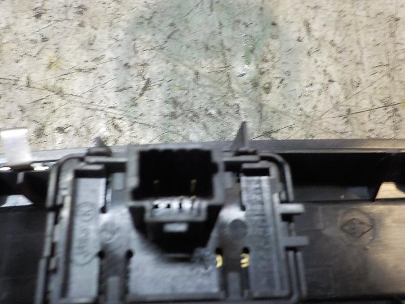 Recambio de mando elevalunas delantero derecho para renault megane iii sport tourer expression referencia OEM IAM 809600018R  