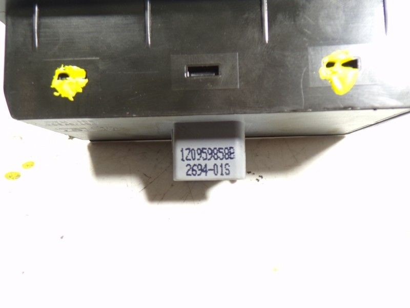 Recambio de mando elevalunas delantero izquierdo para skoda yeti 1.2 tsi referencia OEM IAM 1Z0959858BREH 1Z0959858B 