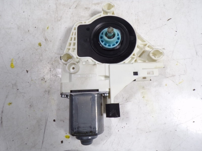 Recambio de motor elevalunas delantero derecho para skoda yeti 1.2 tsi referencia OEM IAM 8K0959812A 8K0959812A 