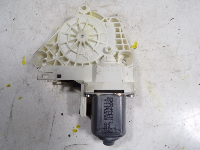 Recambio de motor elevalunas delantero derecho para skoda yeti 1.2 tsi referencia OEM IAM 8K0959812A 8K0959812A 