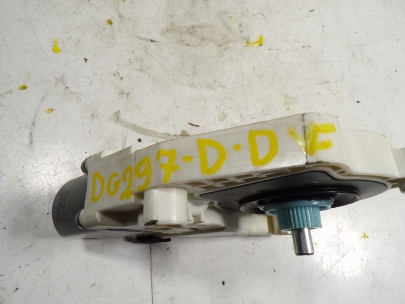 Recambio de motor elevalunas delantero derecho para skoda yeti 1.2 tsi referencia OEM IAM 8K0959812A 8K0959812A 