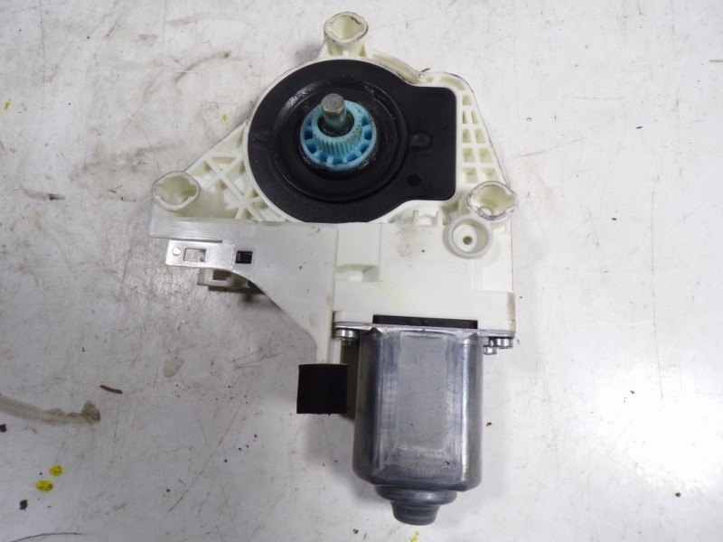 Recambio de motor elevalunas delantero izquierdo para skoda yeti 1.2 tsi referencia OEM IAM 8K0959811A 8K0959811A 