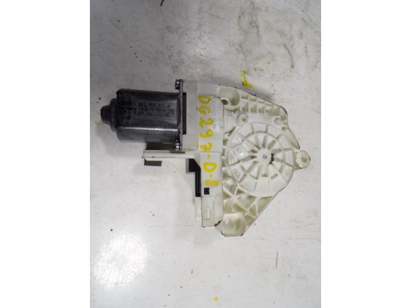 Recambio de motor elevalunas delantero izquierdo para skoda yeti 1.2 tsi referencia OEM IAM 8K0959811A 8K0959811A 