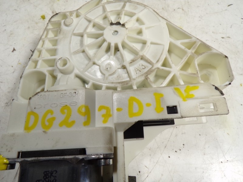 Recambio de motor elevalunas delantero izquierdo para skoda yeti 1.2 tsi referencia OEM IAM 8K0959811A 8K0959811A 